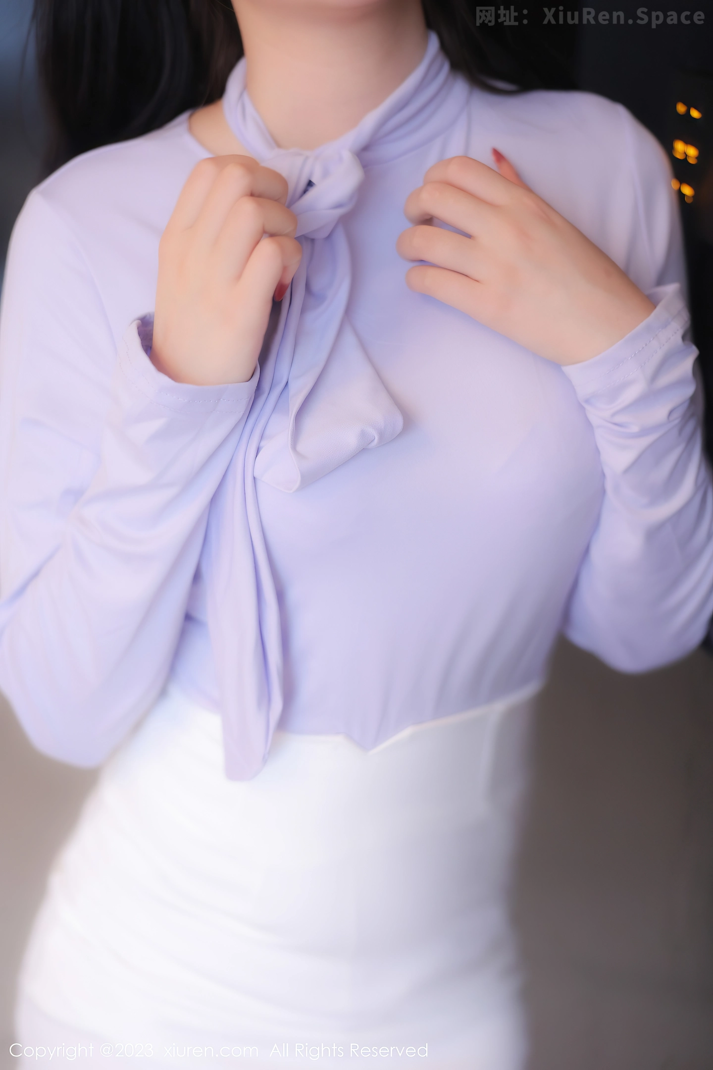 图片[3]-[XiuRen秀人网] 2023.03.09 VOL.6389 江真真 白色短裙与蕾丝内衣加肉丝美腿性感私房写真集-秀人网官方网站